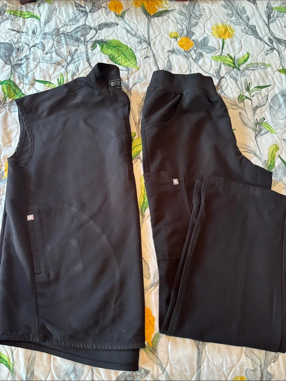 Figs Women’s Black Scrub Set